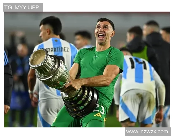 篮球巨星与足球传奇的巅峰对决谁才是运动之王的真正代表 篮球巨星与足球传奇的巅峰对决谁才是运动之王的真正代表