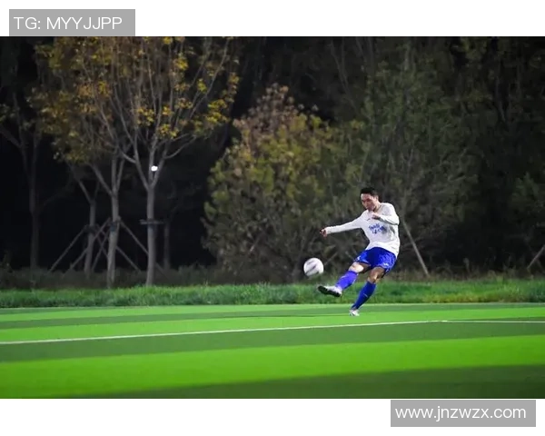 足球明星入场时刻的震撼视角捕捉与精彩瞬间回顾 足球明星入场时刻的震撼视角捕捉与精彩瞬间回顾