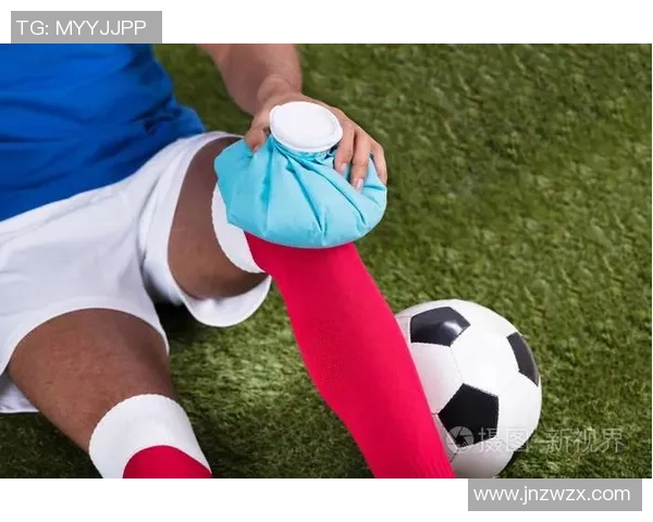 足球明星受伤后绷带包扎的瞬间展现运动员拼搏精神与坚韧不拔的毅力