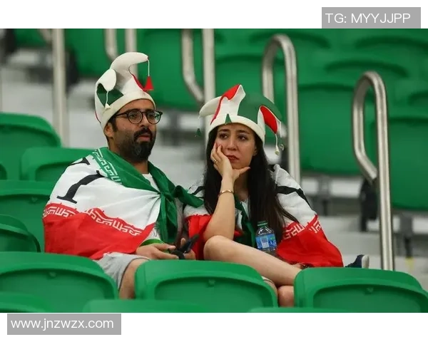 足球明星在转场时的亲密瞬间揭秘他们的摸头互动与背后故事