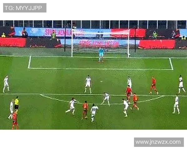 足球明星因场外冲突引发打架事件引发球迷热议与媒体关注